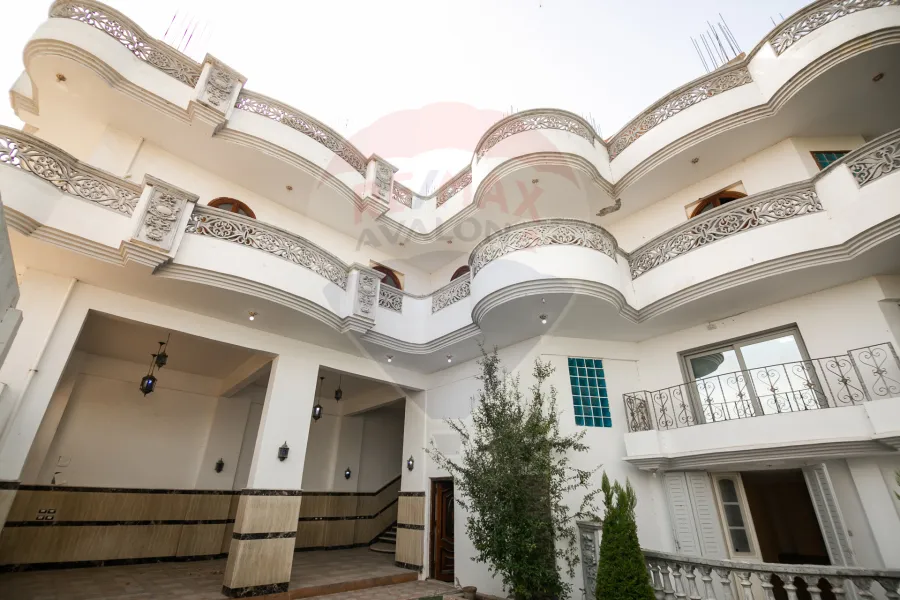 فيلا للبيع 375 م محرم بك (حي الفيلات - بجوار بالم هيلز)