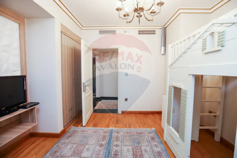 شقة للإيجار 650 م سان ستيفانو (الفورسيزون - علي البحر مباشرة)