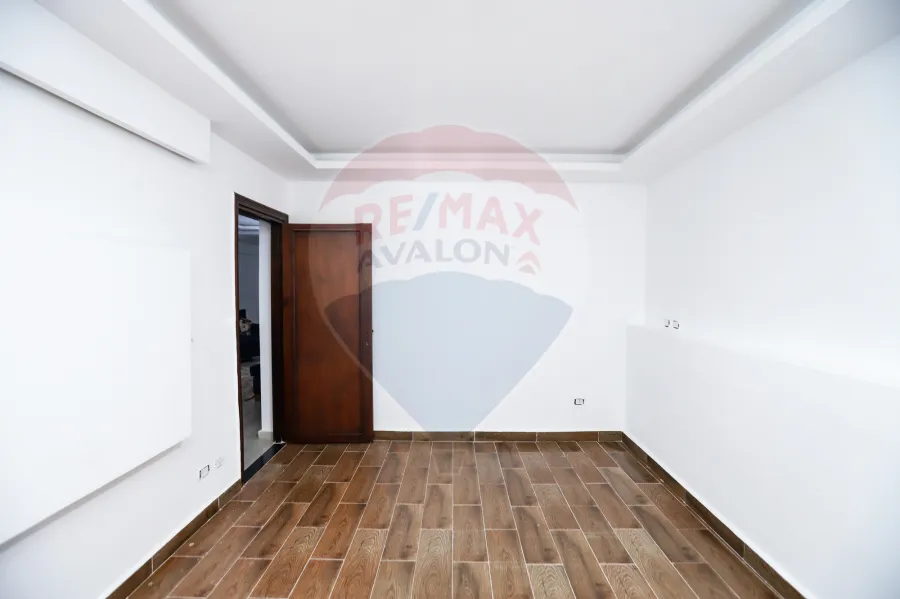 Apartment for sale 160 m Sidi Gaber (Steps from the Sea, Military Hospital)-