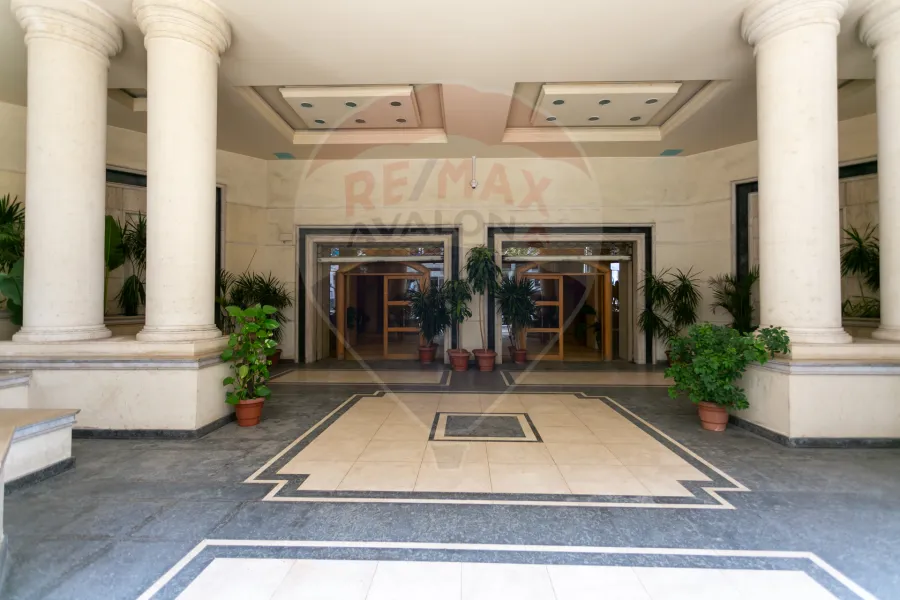 بنتهاوس للبيع 500 م + 280 روف سموحة (ش فوزي معاذ - برج اللوتس)