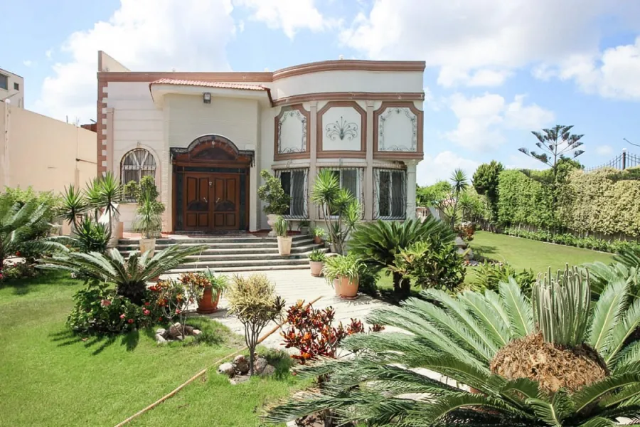 Villa for sale 2100m El-Maamoura (In front of the marine collage)