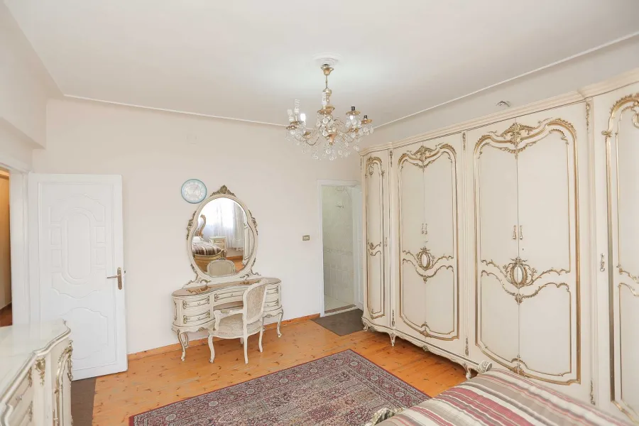 شقة للبيع 261م رشدي - على الترام مباشرة