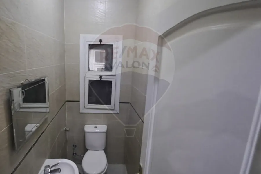 Apartment for rent 250 m Saba Pasha (steps from the sea)