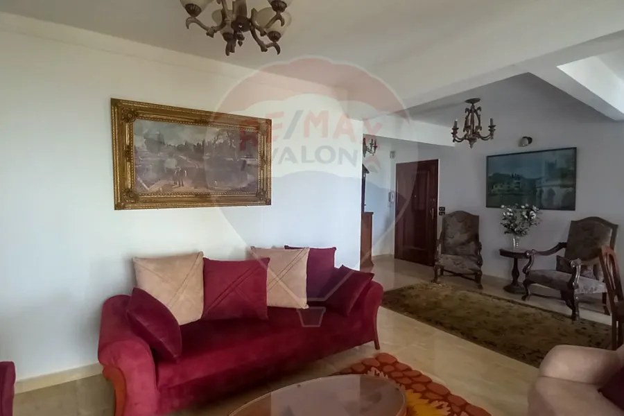 Apartment for annual furnished rent 110 m San Stefano (directly on the sea)