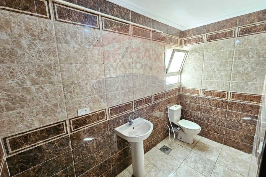 شقة للبيع 200 م سبورتنج (متفرع من ش أبو قير)