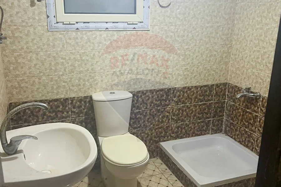 Apartment for rent 150 m Louran (steps from Abu Qir St.)