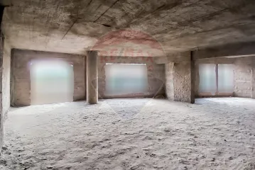 محل + ميزان للبيع  900 م سبورتنج (علي الترام)