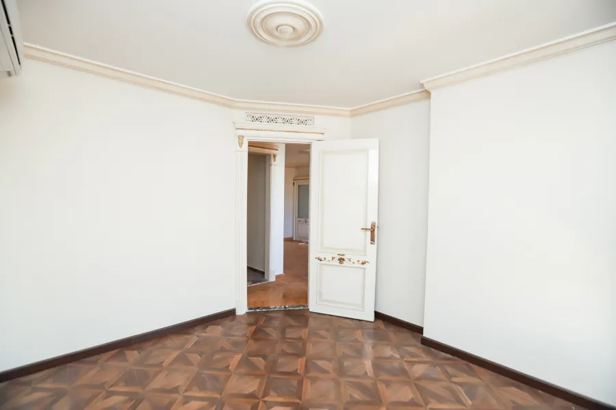 شقة للبيع 297 م الشاطبي (امام حديقة الشلالات)