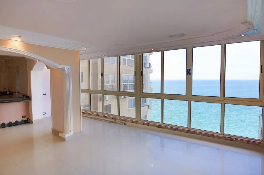 Apartment For Sale 128m El-Mandara (Direclty On Quornish)