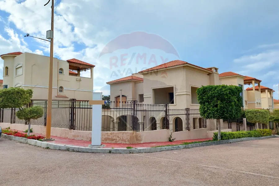 Twin house for sale 327 m (Alex West)