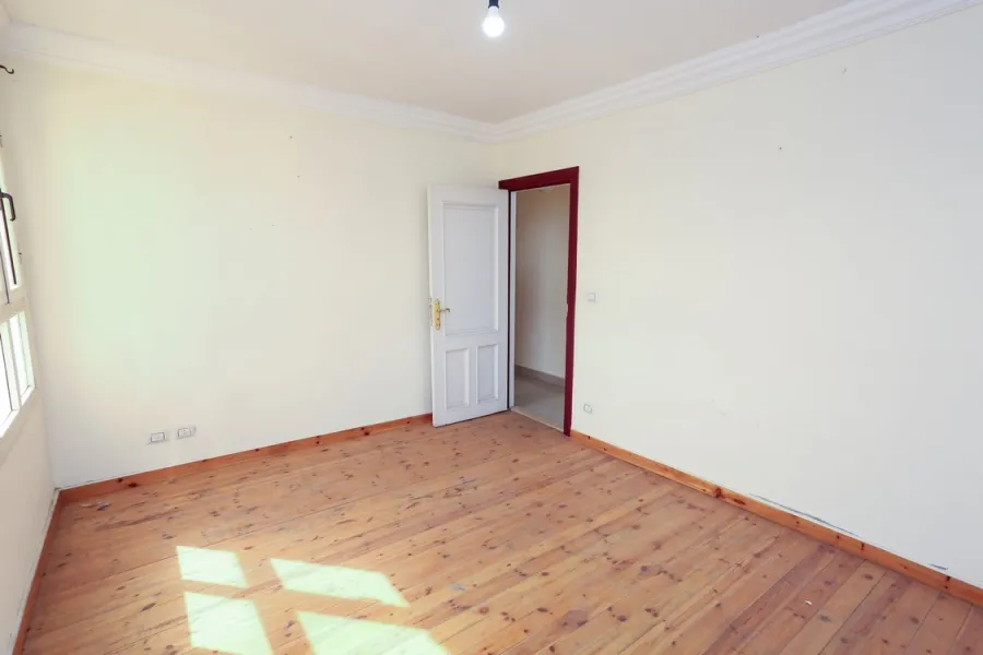 شقة للايجار 110م محطة الرمل (خلف سينما مترو)