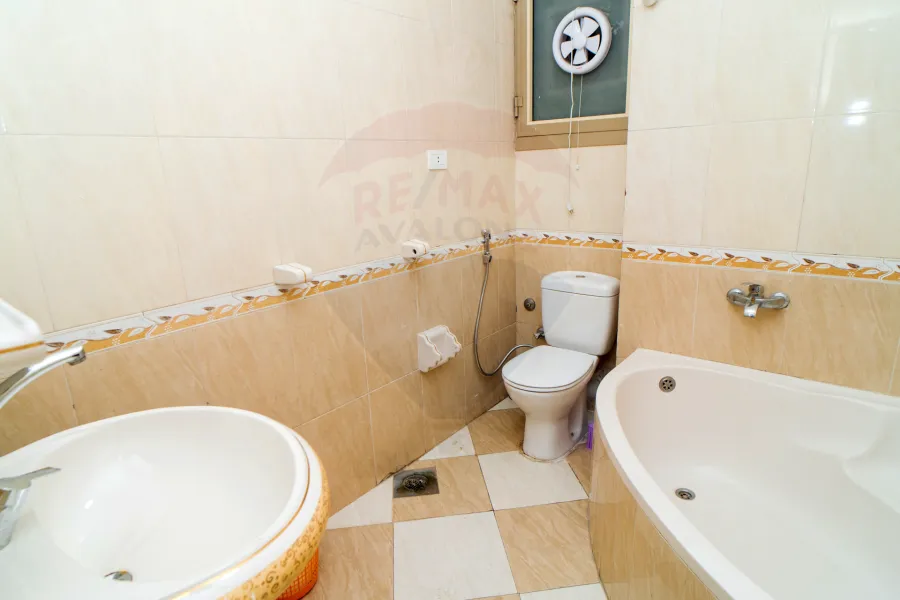 Administrative headquarters for sale 260 m Gleem (in front of the digestive system hospital)