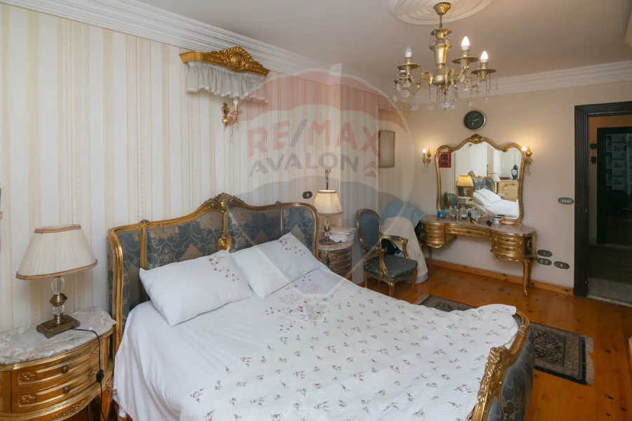 شقة دوبلكس للبيع  180 م بولكلي (خطوات من ش أبو قير)