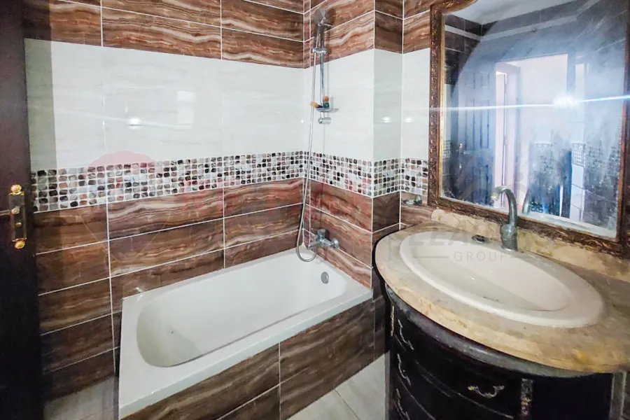 Apartment for rent 230 m Sporting (steps from the tram)