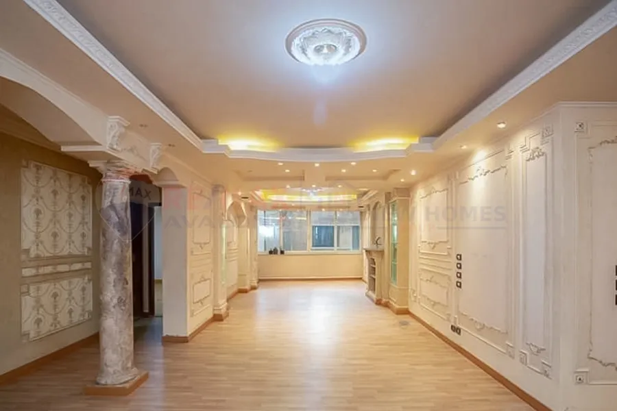 شقة للبيع 195 م كفر عبده (ش أحمد عبد العزيز)