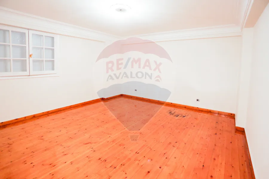 مقر اداري للايجار 255 م سموحه ( شارع كمال الدين صلاح )