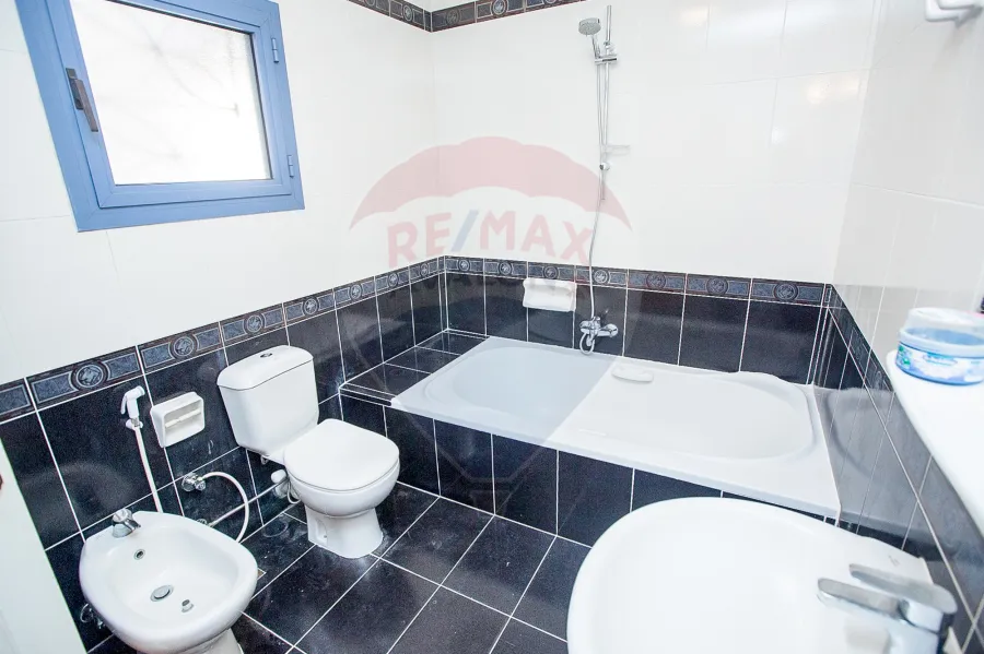 شقة للبيع 325 م وابور المياه ( فيو مفتوح علي النادي الاوليمبي وحدائق الشلالات )