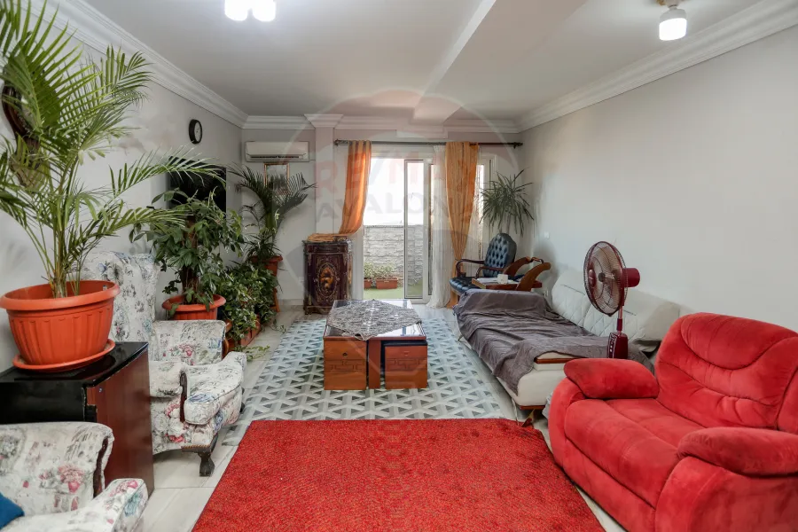 شقة للبيع 200 م سبورتنج(ش أحمد علام)