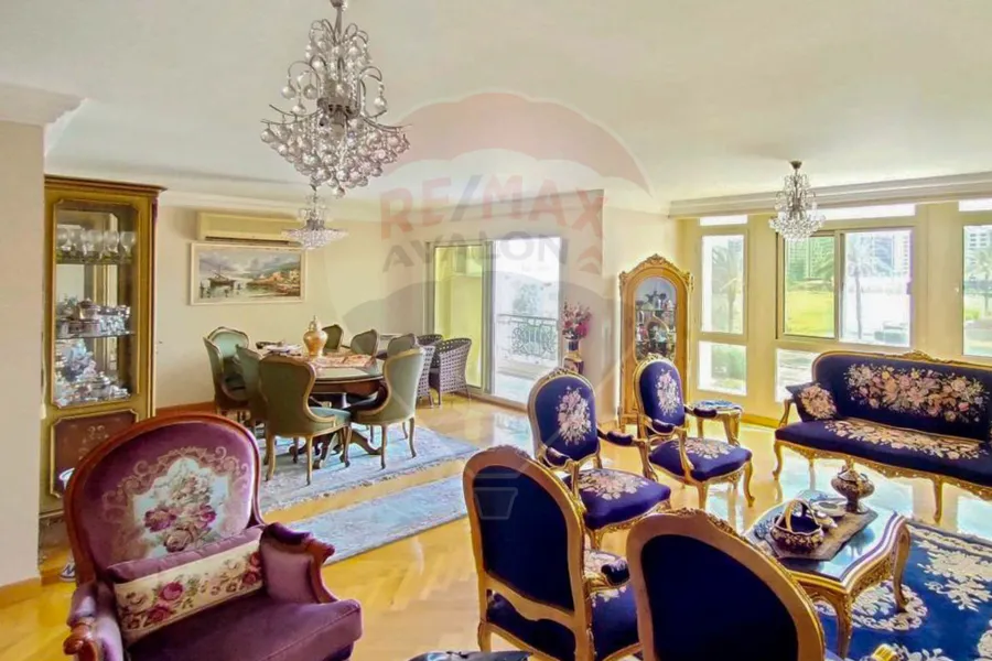 شقة للبيع 215 م سموحة (سوليك بيتك في النادي - عمارة براند)