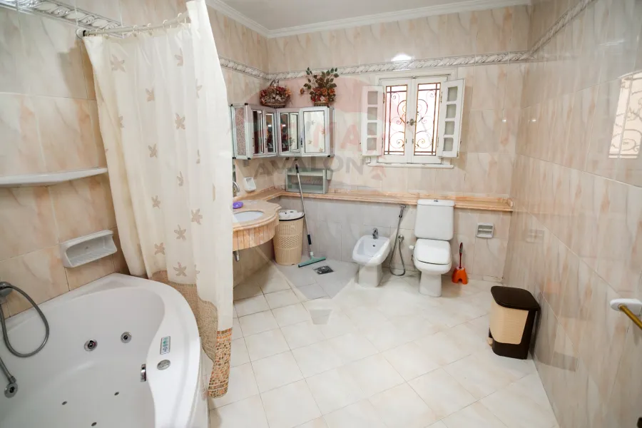 شقة دوبلكس للبيع 500 م جليم (خطوات للترام و ش أبوقير)