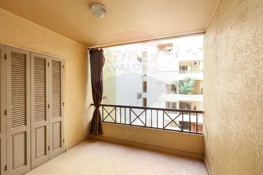 apartment for sale 176 m Louran (Shaarawy St. - steps from the sea and the tram)