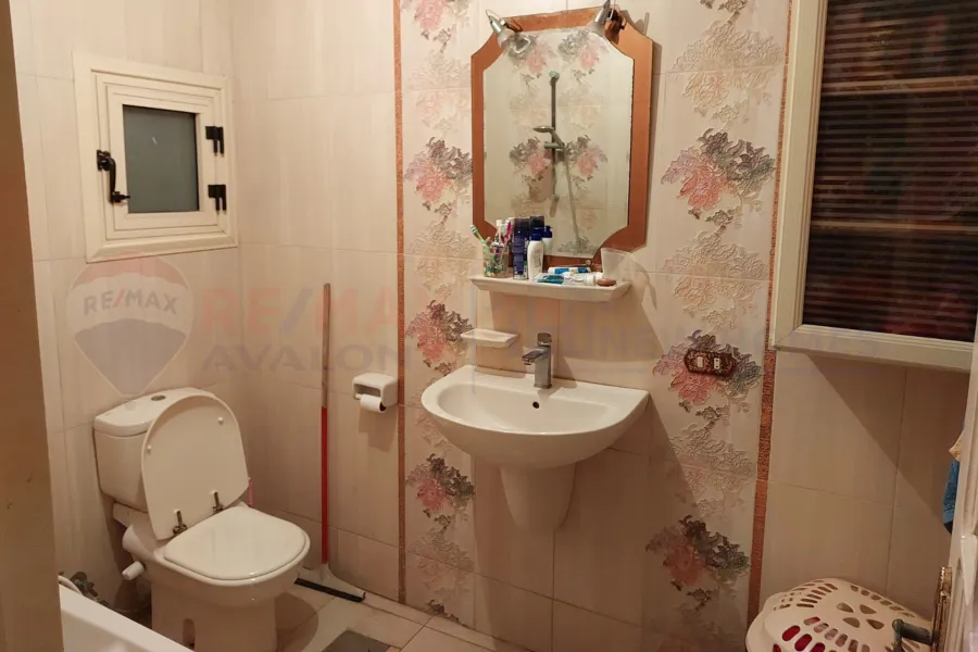 شقة للبيع 135 م جناكليس (ش الاصدقاء)