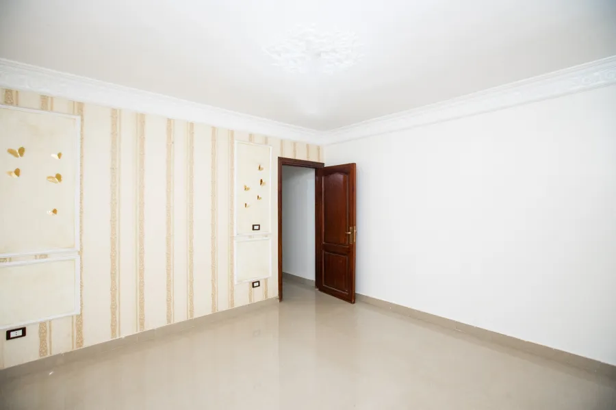 شقه للبيع 130م لوران (خطوات من شارع الأقبال و البنك الأهلي)