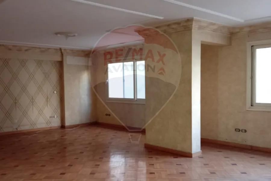 شقة للبيع 230 م جليم (ش مصطفي فهمي)