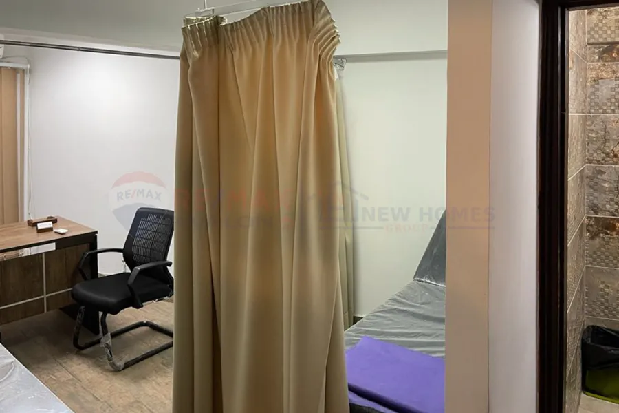 مقر إدارى للبيع 90 م المنشية (خطوات من ميدان المنشية)