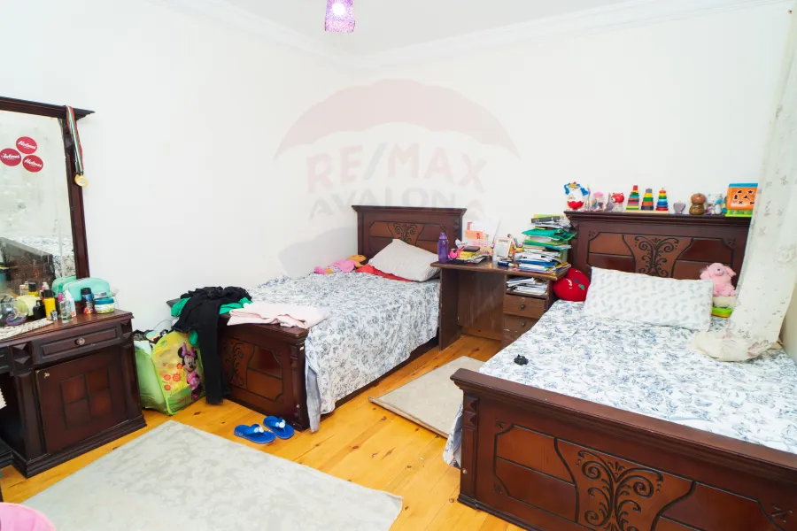 شقة للبيع 200 م لوران (ش الأقبال الرئيسي)