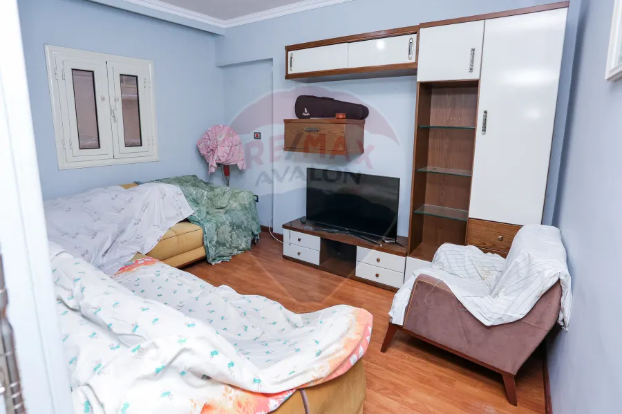 شقة للبيع 120 م سموحه ( امام جرين بلازا _ شارع النصر )