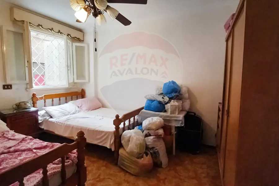 شقة للبيع 110 م كامب شيزار ( بالقرب من محطة ترام كامب شيزار )