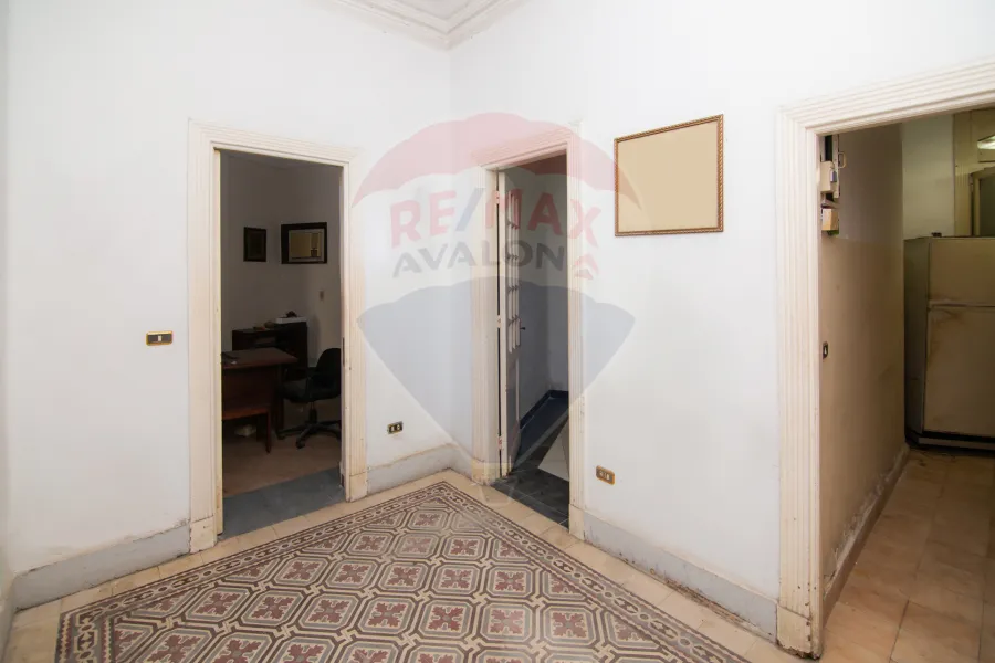 شقة إداري للبيع 125 م كيلوباترا (علي الترام مباشرة - وخطوات من ش أبو قير)