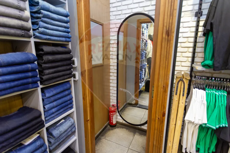 Shop for rent 58 m San Stefano (inside San Stefano Mall)