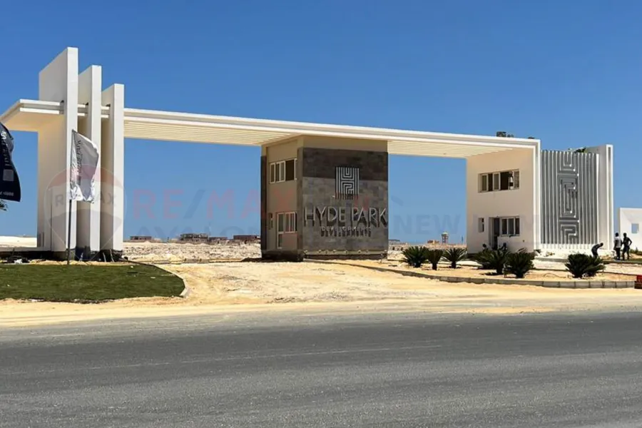 شاليه بروف للبيع (سي شور - راس الحكمة) 67 م + روف 20 م