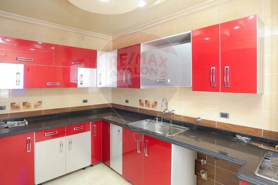 Apartment for sale 255 m Stanley (steps from the sea)