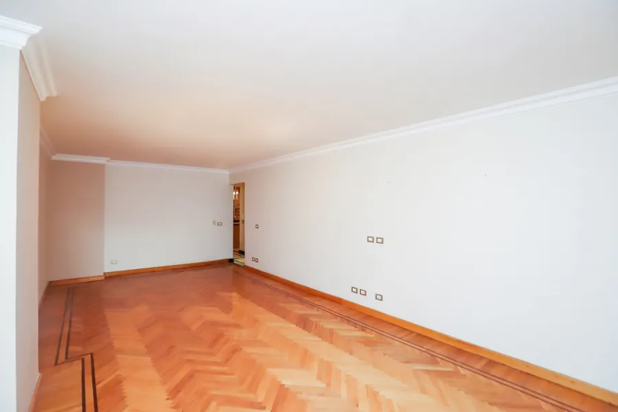 شقة للبيع 152م سموحة (ش 50 - خطوات من مسجد علي بن أبي طالب)