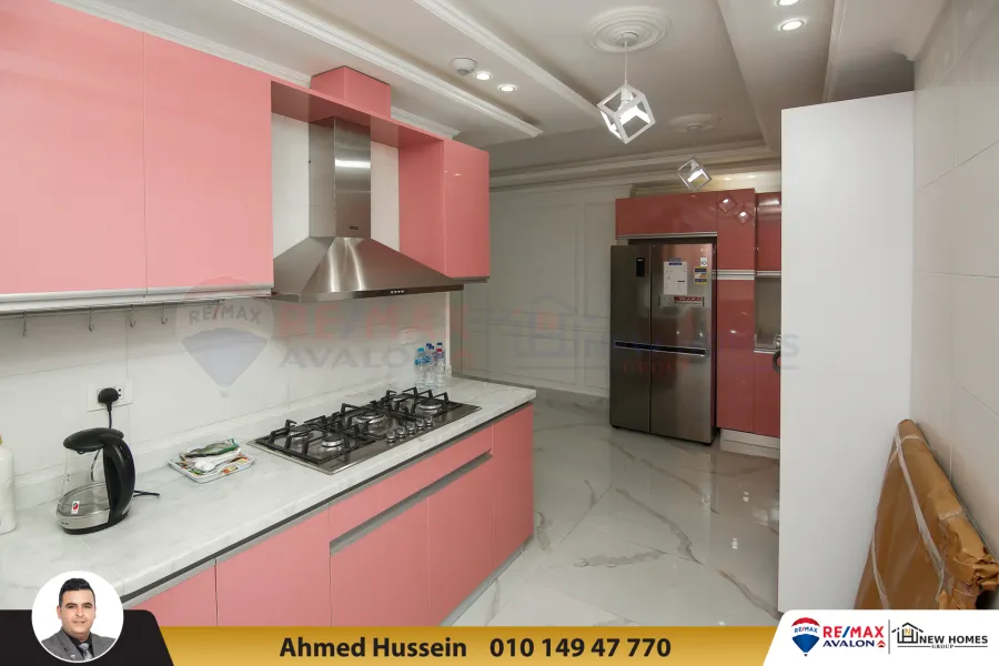 شقة للبيع 190م المعمورة (خطوات من البحر)