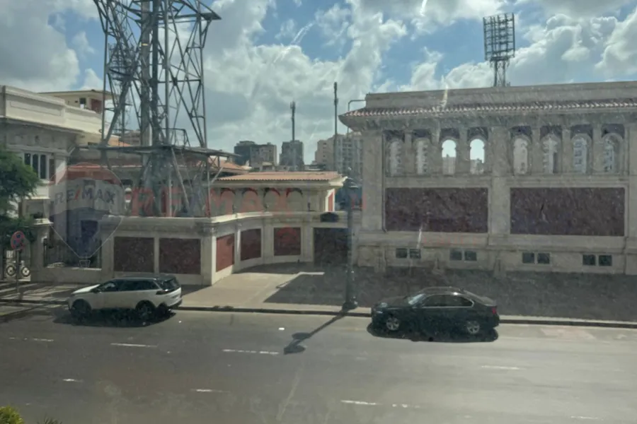 محل 650 م + ميزان 75 م للبيع م الحي اللاتيني (امام ستاد اسكندرية)