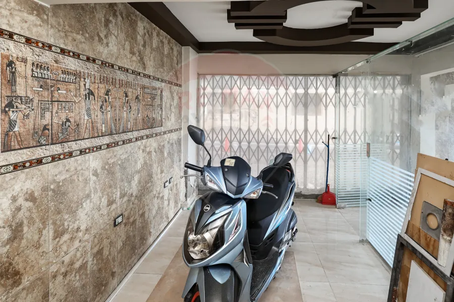 محل للبيع 40 م سبورتنج (علي البحر مباشرة)