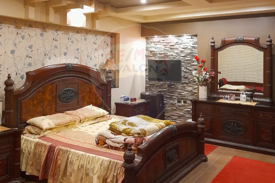 شقة للبيع 210 م السرايا (خطوات من البحر)