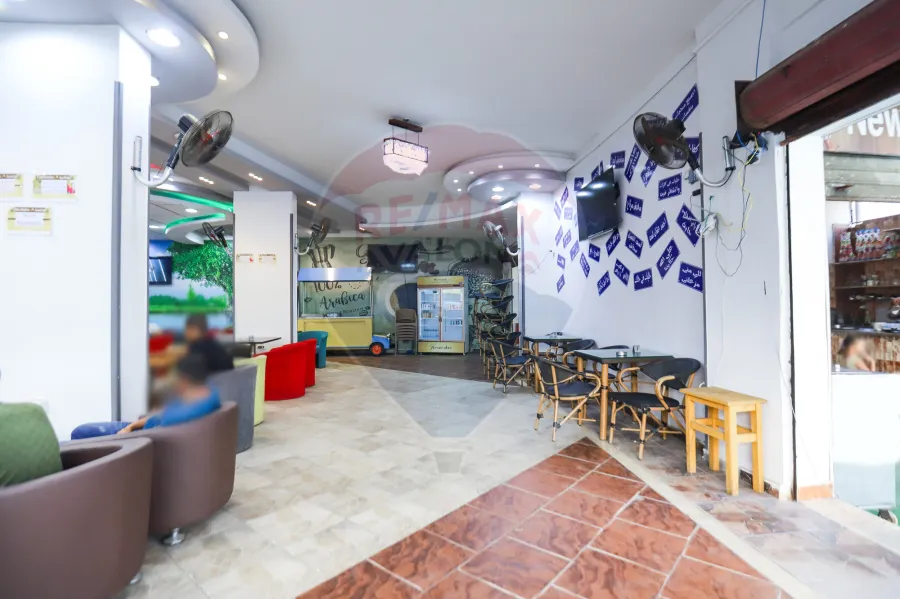 محل للبيع 200 م السيوف (مول تجاري - شارع اديب معقد)