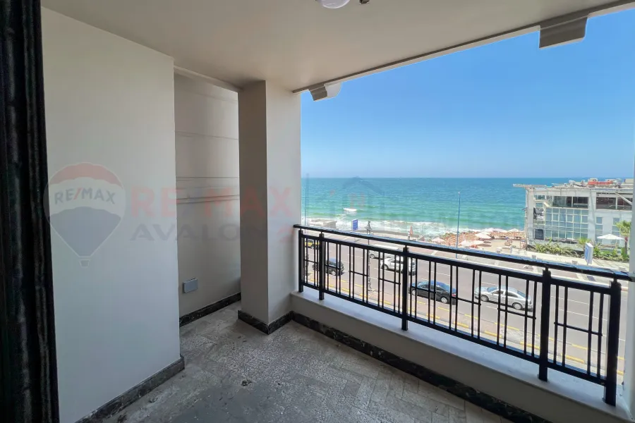 شقة للايجار 265 م الشاطبي (علي البحر مباشرة)