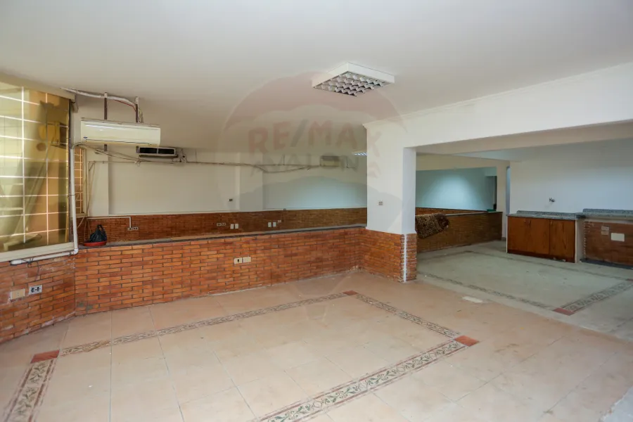 مقر إداري للايجار300 م كفر عبده (ش الاسماعيلية)