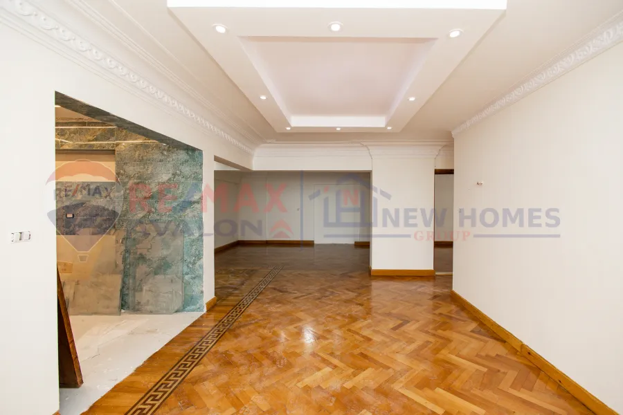 Apartment for sale 250 m Gleem (directly on the sea)