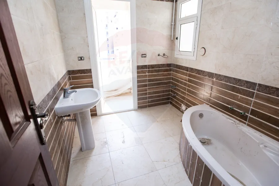 شقة للبيع 235 م سموحة (خطوات من مصطفي كامل وش بهاء الدين الغتوري)