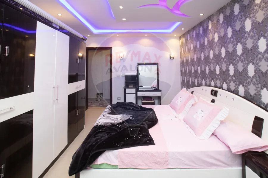 شقة للبيع 150 م  المندرة  (على البحر مباشرة )