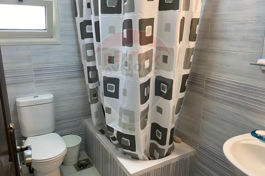 شالية + رووف للبيع الساحل (امارتيس هايتس)