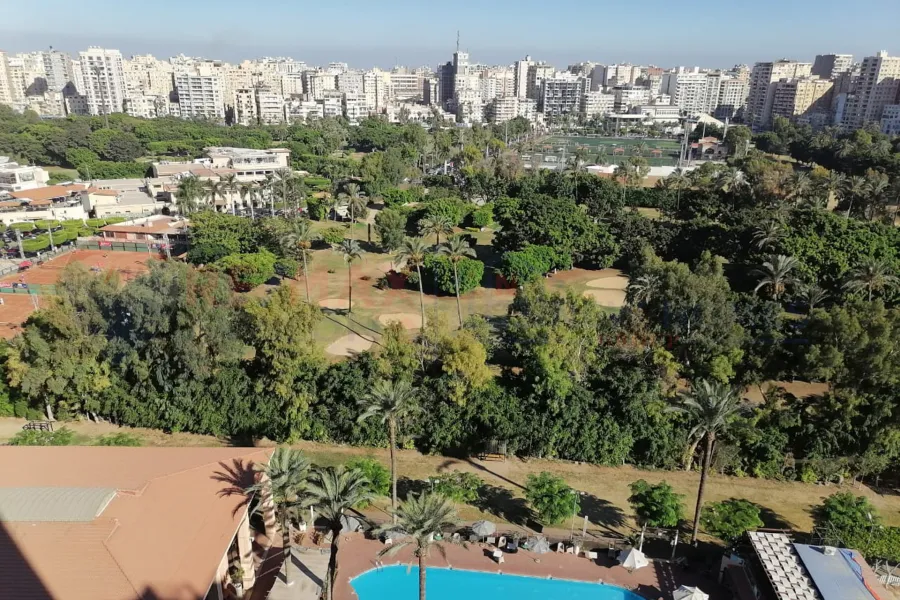 شقة للبيع 170 م سبورتنج (علي الترام مباشرة)