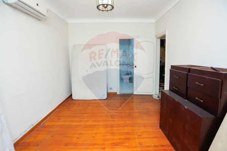 شقه للبيع 205 م لوران (خطوات من البحر)